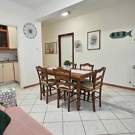 Apartment In 34827