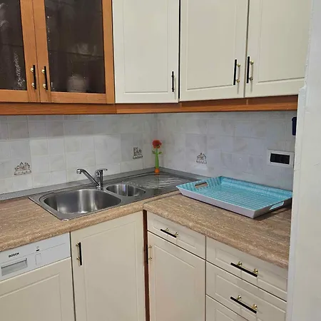 In 34827 Apartment *